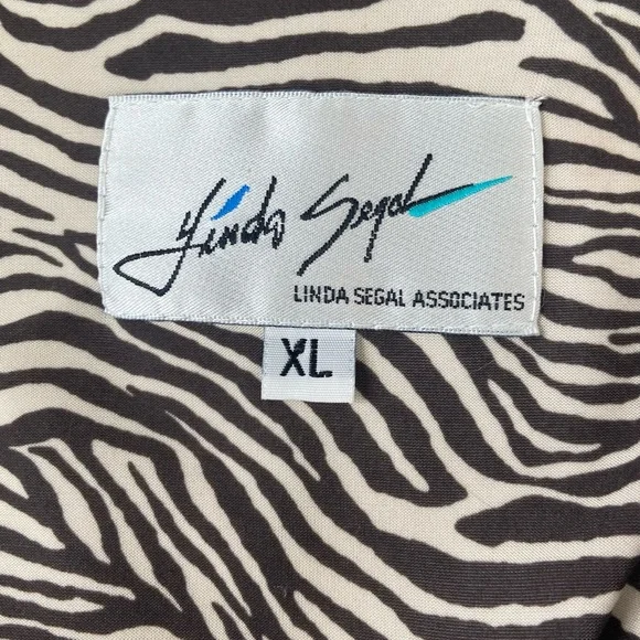 V-Neck Paisley Tunic with Zebra-Accent Waist in Brown and Turquoise - Picture 7 of 7